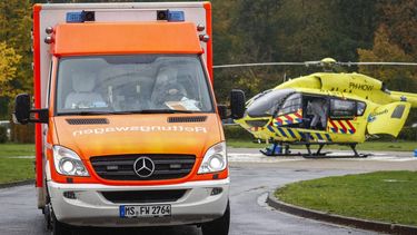 MUNSTER - Met een traumahelikopter arriveert bij het universitair hospitaal de eerste Nederlandse coronapatient tijdens de tweede coronagolf. Duitse ziekenhuizen springen bij door Nederlandse coronapatienten over te nemen nu het aantal ziekenhuisopnames blijft stijgen. ANP VINCENT JANNINK