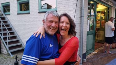 Tussen Jiska en haar partner zit een groot leeftijdsverschil: 'Hij is 64, ik ben 32 – dit is liefde zoals ik het nooit eerder heb gekend'