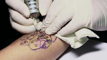 Veel inkt voor tatoeages nog steeds kankerverwekkend