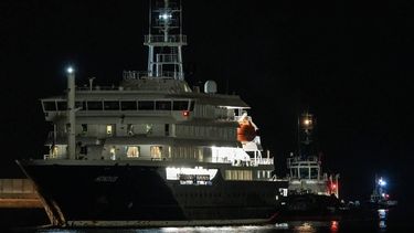 GRANADILLA DE ABONA - Het Nederlandse cruiseschip m/v Hondius komt aan op Tenerife. Zes opvarenden van het cruiseschip zijn tot dusver besmet met het hantavirus. In totaal zijn acht vermoedelijke gevallen gemeld, onder wie drie doden. RAMON VAN FLYMEN / ANP