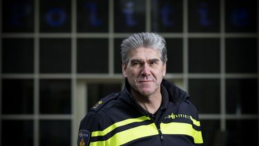 Politiechef Amsterdam onderbreekt vakantie vanwege liquidaties