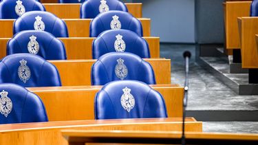 DEN HAAG - Zetels in de plenaire zaal van de Tweede Kamer. ANP RAMON VAN FLYMEN