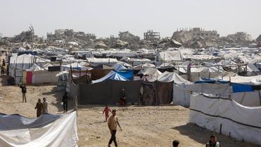 Palestinians walk next to shelters amid the rubble of destroyed buildings in Gaza City, on February 16, 2026. A US-brokered ceasefire, which sought to halt the fighting between Israel and Hamas sparked by the group's October 2023 attack, took effect last October, reducing the level of bombing and fighting in the Gaza Strip.
Omar AL-QATTAA / AFP
