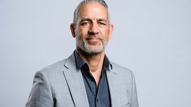 Karel Spitsbaard jeugd armoede geweld criminaliteit boek