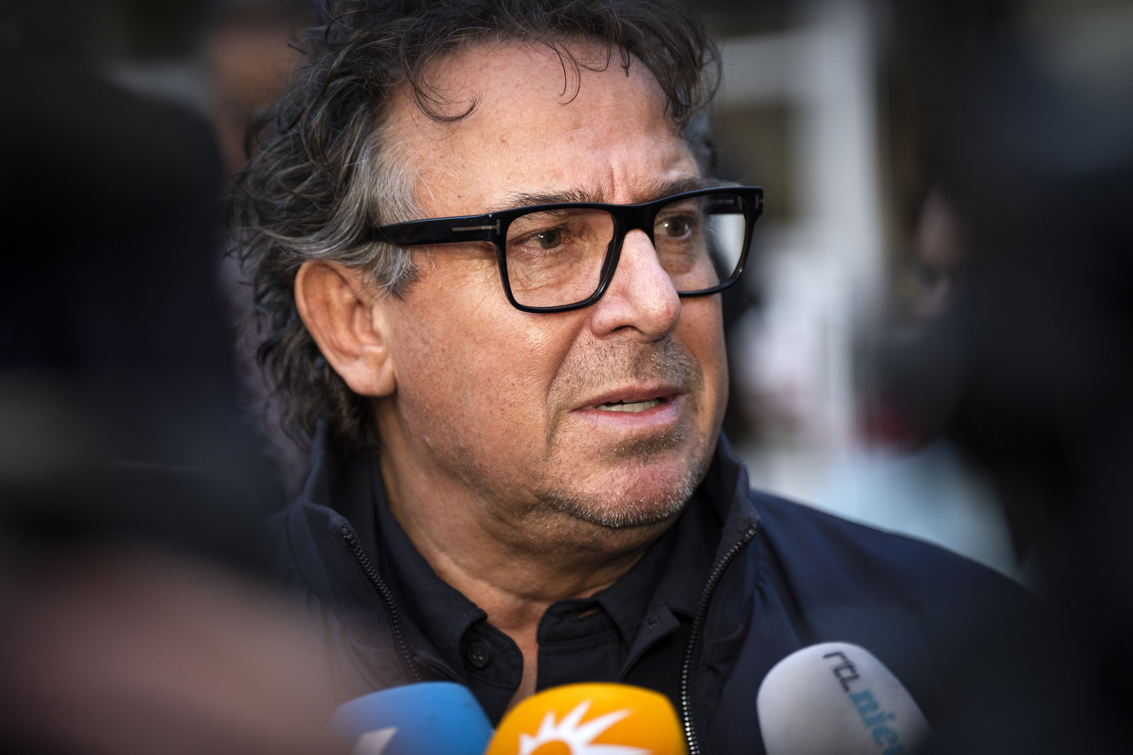 Marco Borsato breekt en kneust ribben door fietsongeluk.