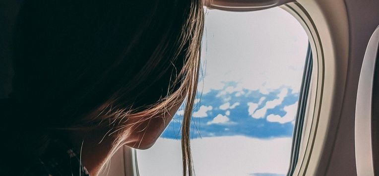 vliegen vakantie Gen Z vliegkilometers opgebiecht