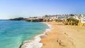 Een foto van het strand bij Albufeira