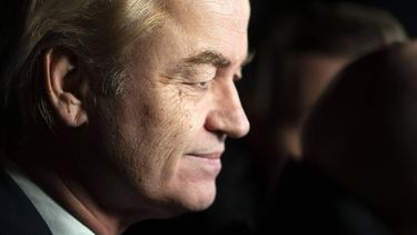 DEN HAAG - Geert Wilders voorafgaand aan een inloopavond over opvang in het NH Atlantic Hotel in de wijk Kijkduin. De PVV-leider ging er bewoners en ondernemers in het Haagse Kijkduin een hart onder de riem steken, nu daar in een hotel asielzoekers uit Ter Apel worden opgevangen omdat de situatie in het Groningse aanmeldcentrum nijpend is. ANP JEROEN JUMELET
