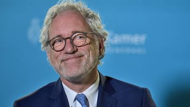 DEN HAAG - Thom de Graaf, de vice-voorzitter van de Raad van State vertrekt na een gesprek met informateur Sybrand van Haersma Buma (CDA). De informateur spreekt verder met D66 en CDA. ANP PHIL NIJHUIS
