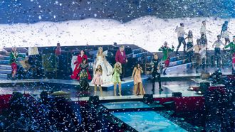 Een witte kerst tijdens The Christmas Show in de Ziggo Dome, met onder andere Nicolette van Dam, O’G3NE, Edsilia Rombley en Jamai Loman. Foto: ANP