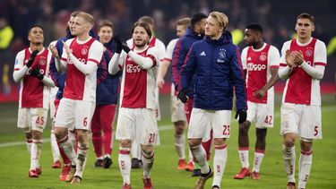 Ajax geeft angstig PSV een pak slaag