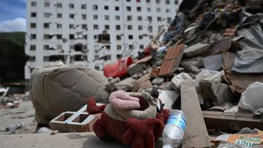 View of a stuffed toy amid rubbish in Caraballeda, La Guaira State, Venezuela on June 28, 2026, following twin earthquakes. Thousands of rescuers, relatives and volunteers dig day and night through mounds of concrete to find survivors of the earthquakes that struck Venezuela more than three days ago, leaving nearly 1,500 dead and tens of thousands missing.
Juan BARRETO / AFP
