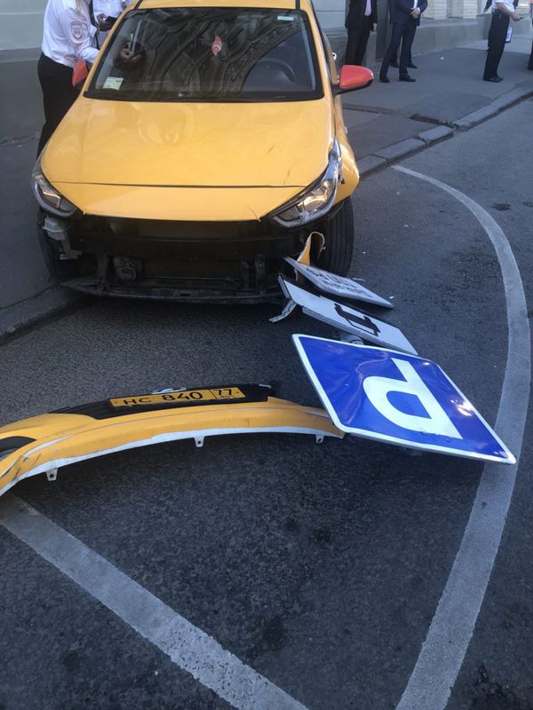Taxi in Moskou rijdt in op mensen, 8 gewonden
