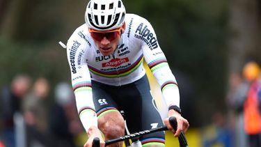 Dutch cyclist Mathieu Van Der Poel competes in the men's elite race of Herentals, a stage of the X²O Badkamers Trophy, in Herentals, on December 16, 2023. 
DAVID PINTENS / Belga / AFP