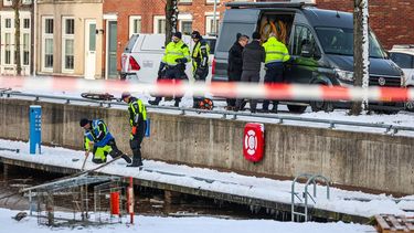STEENWIJK - De politie zoekt opnieuw naar de 8-jarige jongen die in Steenwijk vermist raakte. Een dag eerder leverde een zoekactie door politie en tientallen vrijwilligers niets op. NOORDERNIEUWS / ANP