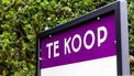 TIEL - Een te koop bord in de tuin van een woning tijdens de landelijke Open Huizen Dag van de NVM. Woningzoekers kunnen op deze dag zonder afspraak deelnemende woningen die te koop staan bezichtigen. ANP IRIS VAN DEN BROEK