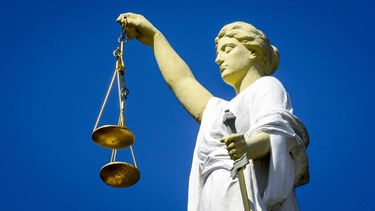 ROTTERDAM - Een beeld van Vrouwe Justitia, het symbool van rechtvaardigheid. ANP  LEX VAN LIESHOUT