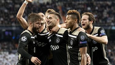 Dusan Tadic van Ajax heeft de 3-0 gescoord.