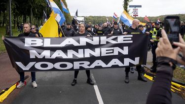 DEN HAAG - Demonstranten tijdens een protest onder de noemer 'Wij Zijn Het Volk' op het Malieveld. JEROEN JUMELET / ANP