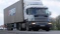 Trucker blokkeert A2 voor aangereden vrouw
