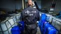 KERKRADE - Politie en het de Landelijke Faciliteit Ondersteuning (LFO) ontruimen een groot drugslab aan de Locht in Kerkrade, na dat deze was aangetroffen bij een inval in een loods. ANP MARCEL VAN HOORN