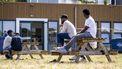 TER APEL - De nieuwe opvanglocatie van het Rode Kruis voor wachtende asielzoekers van aanmeldcentrum Ter Apel. De hulporganisatie hervat in het voormalige pand van de Dienst Identificatie en Screening Asielzoekers (DISA) haar werkzaamheden bij het aanmeldcentrum na veiligheidsmaatregelen van asielminister Bart van den Brink.    MARCEL J. DE JONG / ANP