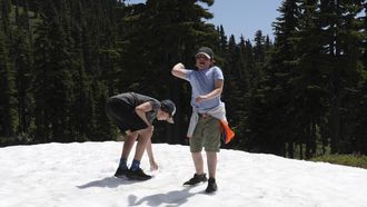 Lenneke (42): 'Mijn zoon (8) draagt de hele winter een korte broek, zelfs in de sneeuw'