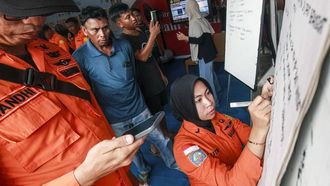 Relatives of affected passengers look on as a National Search and Rescue Agency (Basarnas) officer writes updates on a whiteboard amid ongoing rescue operations on the stricken Virgo Transport 8 ferry, at Trisakti Bandarmasih Port in Banjarmasin, South Kalimantan, on September 13, 2026. One person died, and more than 100 were rescued September 13 from a ferry that ran into bad weather in Indonesia while sailing north from Java to Borneo, rescue officials said.

INFUZ / AFP