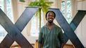 Een foto van acteur en schrijver Akwasi