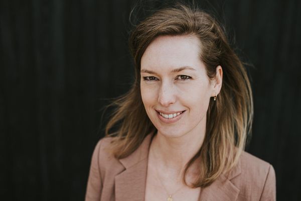 ‘Leeftijdsgenoten krijgen kinderen, ik ben daar nog niet aan toe’: voor Merel (30) voelt het alsof haar leven stilstaat