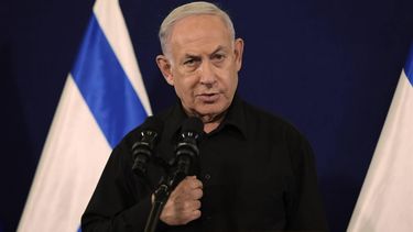 2023-10-28 22:04:01 epa10945788 Israel's Prime Minister Benjamin Netanyahu addresses a press conference in The Kirya military base in Tel Aviv, Israel, 28 October 2023.  EPA/ABIR SULTAN / POOL