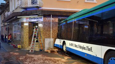 Duitse schoolbus botst tegen muur: 47 gewonden. / AFP