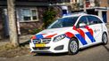Masturberende man springt in doornstruiken.