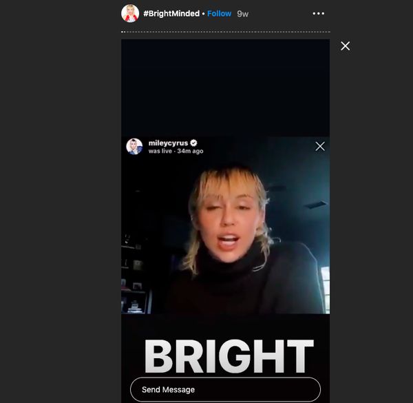 Screenshot van Miley Cyrus tijdens haar talkshow op haar Instagram Stories