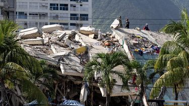 A collapsed building is seen from the base camp of the French Civil Security Training and Intervention Regiment (UIISC 7) at the Karting La Guaira complex in Caraballeda, La Guaira state, Venezuela, on June 27, 2026, as they assist with rescue operations following earthquakes. Nearly 1,000 people have been killed and more than 50,000 remain missing after two consecutive earthquakes in Venezuela, where growing anger has been reported over the lack of official aid to swiftly rescue survivors.
Miguel MEDINA / POOL / AFP