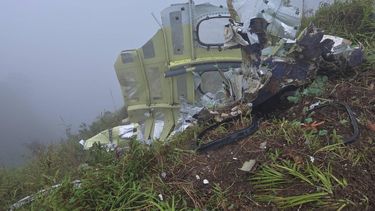 epa12657616 A handout photo made available by the Indonesian National Search and Rescue Agency (BASARNAS) shows the wreckage of an aircraft found during a search-and-rescue operation in Maros, South Sulawesi, Indonesia, 18 January 2026. According to Basarnas, rescue teams have discovered debris believed to be from the Indonesia Air Transport ATR 42-500 that was reported missing with 10 people on board on the slope of Mount Bulusaraung.  EPA/BASARNAS/HANDOUT HANDOUT HANDOUT/EDITORIAL USE ONLY HANDOUT EDITORIAL USE ONLY/NO SALES