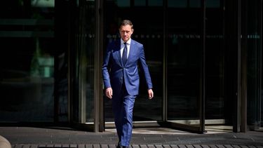 DEN HAAG - Minister Eelco Heinen (Financien) staat de pers te woord over de voorjaarsnota. Het begrotingstekort loopt minder hard op dan op Prinsjesdag werd verwacht. ANP PHIL NIJHUIS