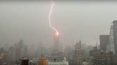 Bijzonder: blikseminslag in Empire State Building