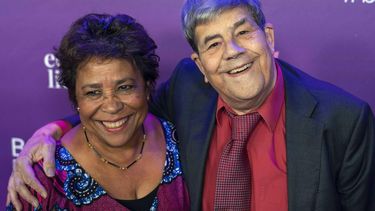 AMSTERDAM - Noraly Beyer en Joost Prinsen op de rode loper voorafgaand aan het Boekenbal, de traditionele opening van de Boekenweek. Thema van het feest is De nacht is van de liefde, wat aansluit bij de eerste liefde, het onderwerp waar het in de Boekenweek om draait. ANP JEROEN JUMELET