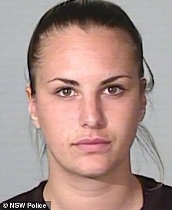 Monique Agostino in hechtenis van de politie