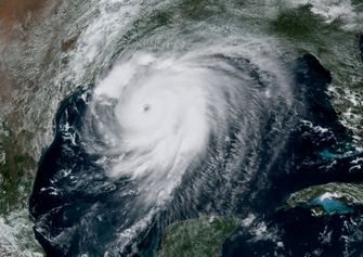 Een beeld uit de ruimte van orkaan Laura