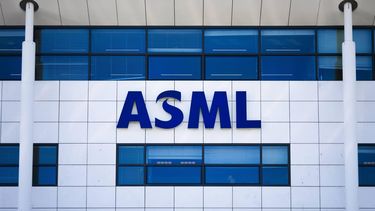 VELDHOVEN - Exterieur van ASML in Veldhoven. Het hightechbedrijf is een van de belangrijkste leveranciers van machines voor de halfgeleiderindustrie. FREEK VAN DEN BERGH / ANP