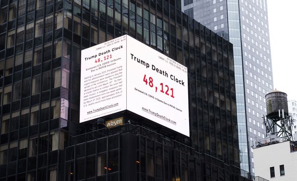 'Dodenklok' van Donald Trump op Times Square