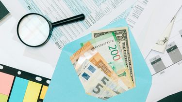 Is 'cash stuffing' dé manier om minder geld uit te geven? Dit houdt de methode in