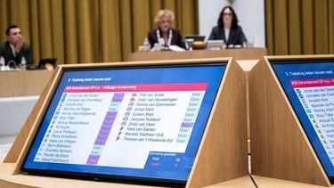 GORINCHEM - De gemeenteraad van Gorinchem heeft besloten dat er nieuwe verkiezingen komen tijdens een raadsvergadering op het stadhuis. In de Zuid-Hollandse gemeente zijn vermoedens van stemfraude met volmachten tijdens de gemeenteraadsverkiezingen. FRANK DE ROO / ANP