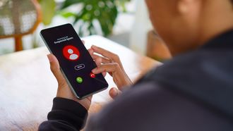 Nieuwe truc van oplichters: vertrouwde stemmen met AI nagemaakt