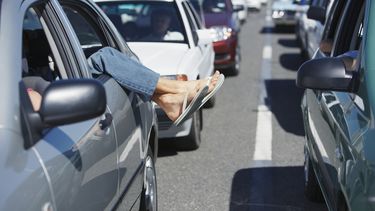 Met 30 graden op komst: mag je eigenlijk autorijden met slippers aan?