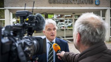 SELLINGEN - Burgemeester Jaap Velema tijdens een persmoment op het gemeentehuis van Westerwolde. Door drukte laat het COA niet iedereen meer toe tot de opvang in Ter Apel. JILMER POSTMA / ANP
