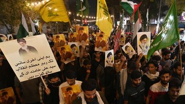 epa12785980 People hold portraits of Iranian Supreme Leader Ayatollah Ali Khamenei, during a protest against the USA and Israel; in Karachi, Pakistan, 28 February 2026. According to a statement from Iranian state media issued on 01 March 2026, Iranian Supreme Leader Ayatollah Ali Khamenei was killed in an airstrike during a joint USA-Israeli military campaign that began on 28 February 2026.  EPA/SHAHZAIB AKBER