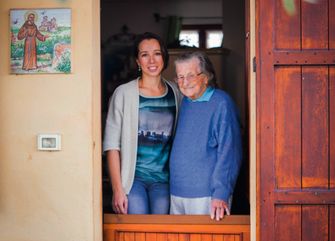 Sarena en haar Italiaanse oma. Foto: Harold Pereira